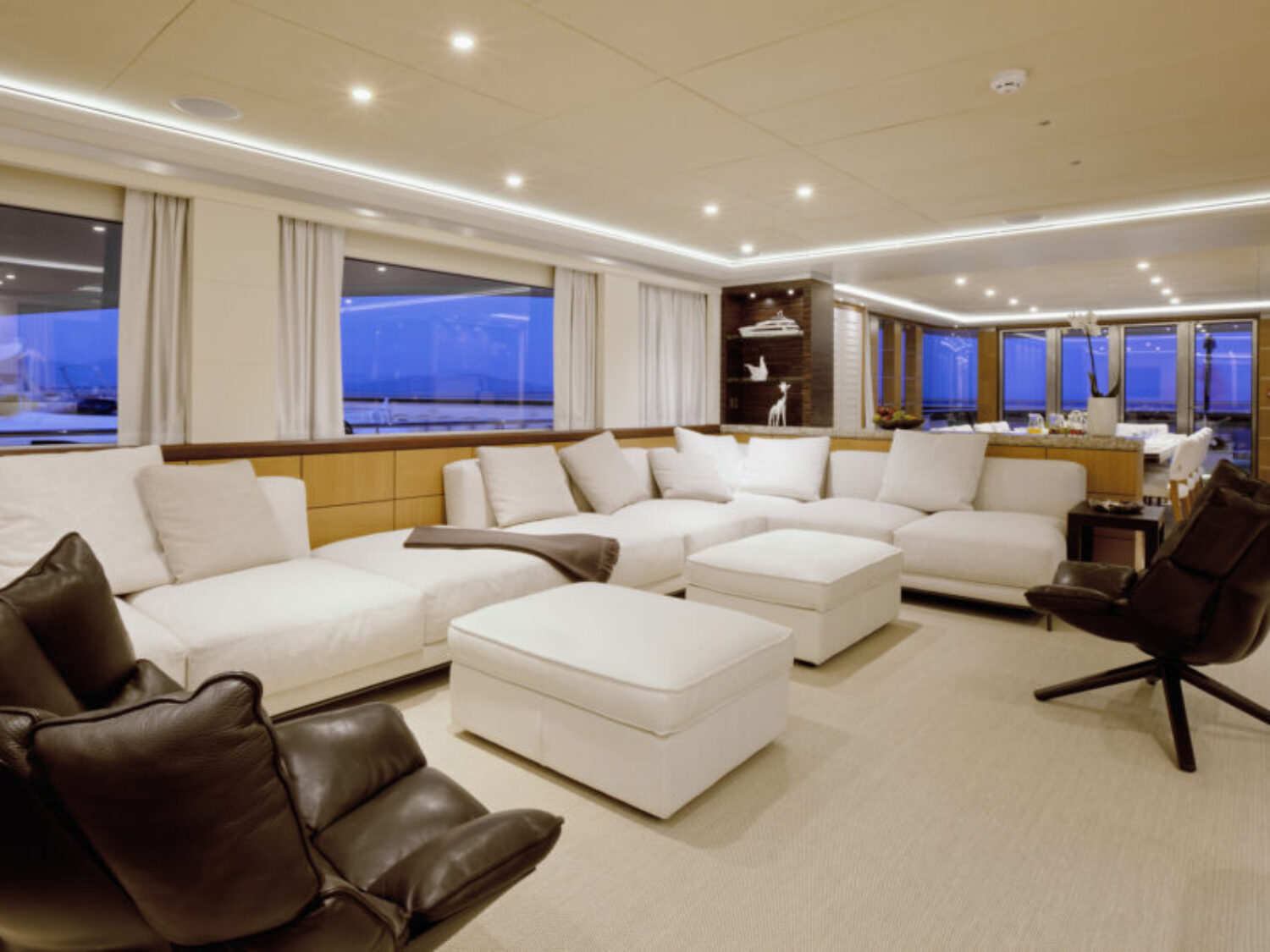 QUARANTA yacht charter 24