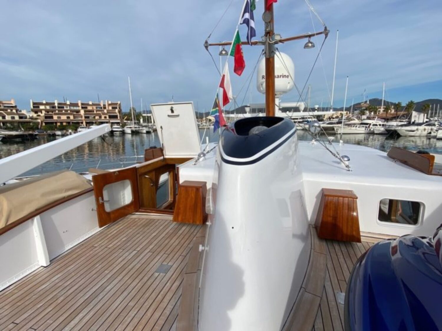 SISSI yacht charter 31