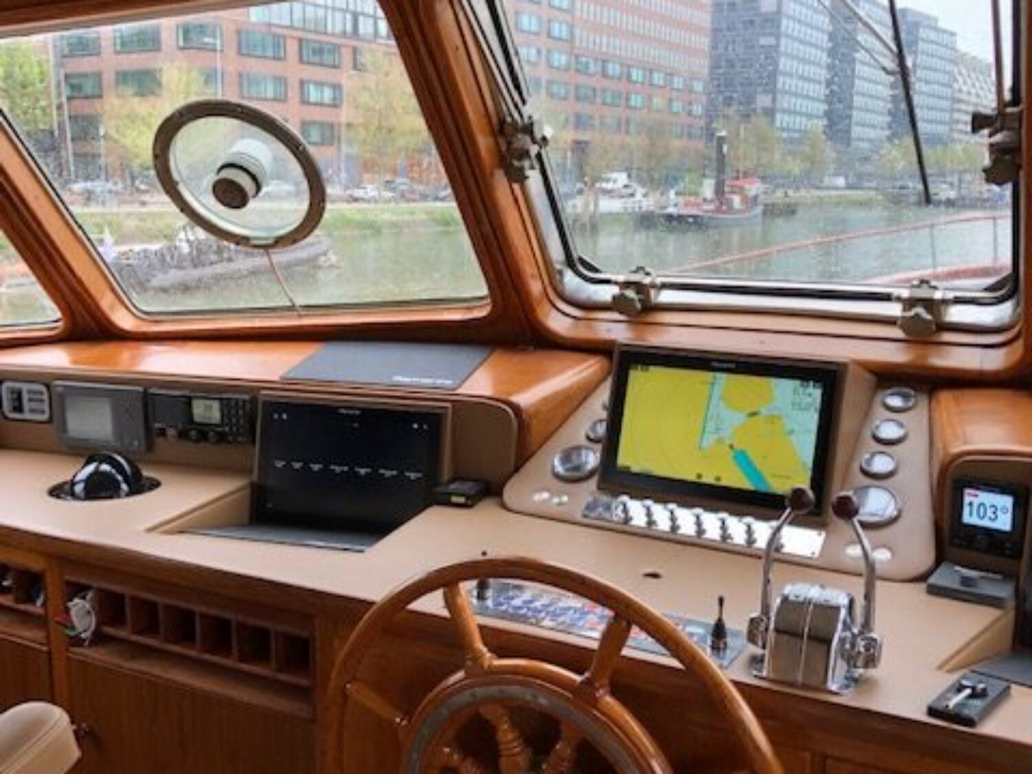 SISSI yacht charter 8