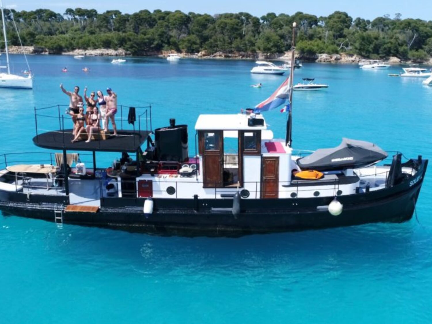 Solid yacht charter 5