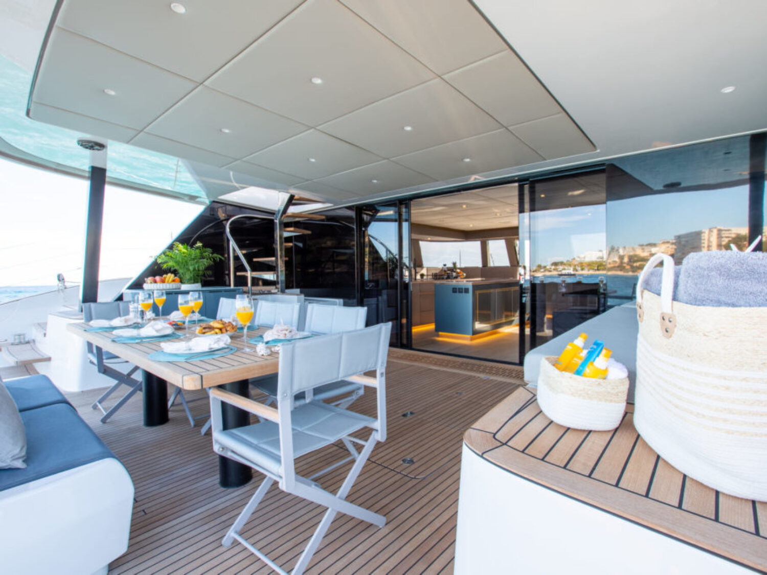 Sunreef-Catamaran-Sunbreeze-for-charter-in-Mallorca-12-1024x683