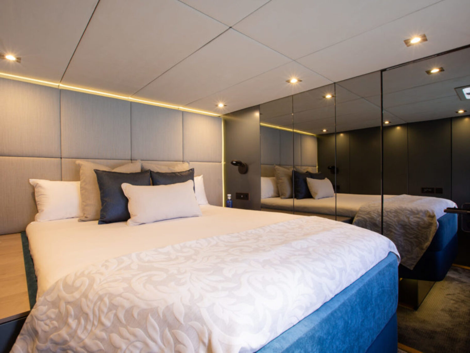 Sunreef-Catamaran-Sunbreeze-for-charter-in-Mallorca-3-1024x683