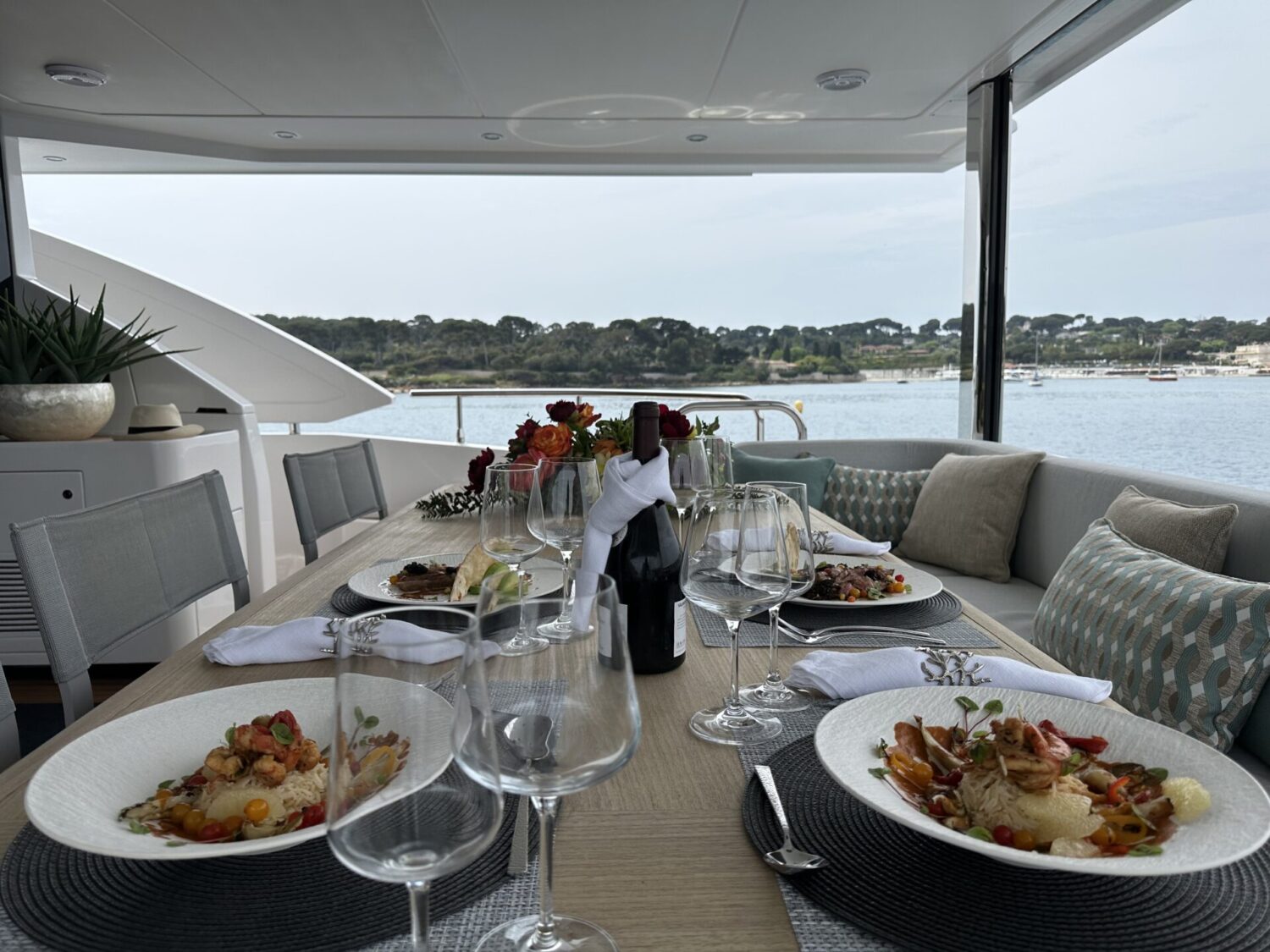 Wave - Azimut yacht charter 12