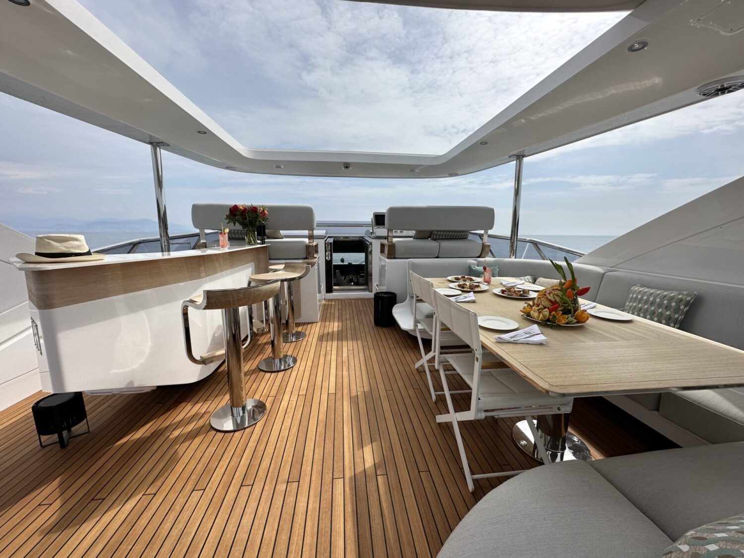 Wave - Azimut yacht charter 16