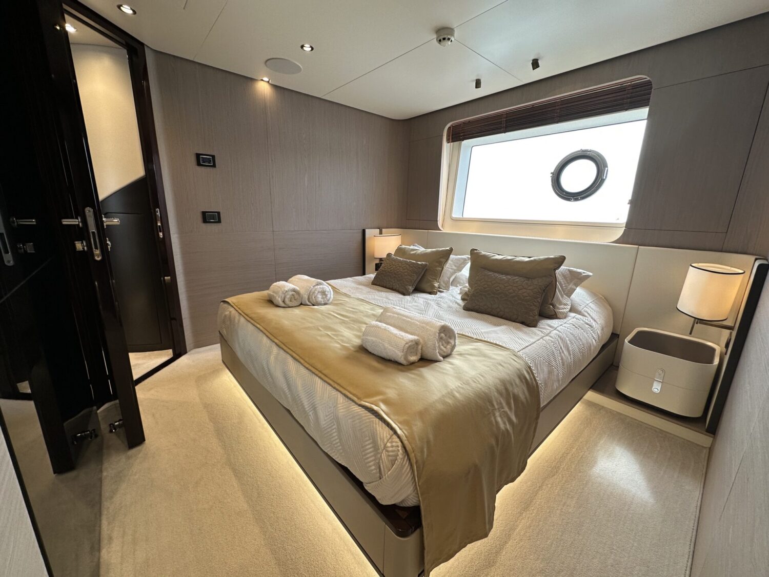 Wave - Azimut yacht charter 2