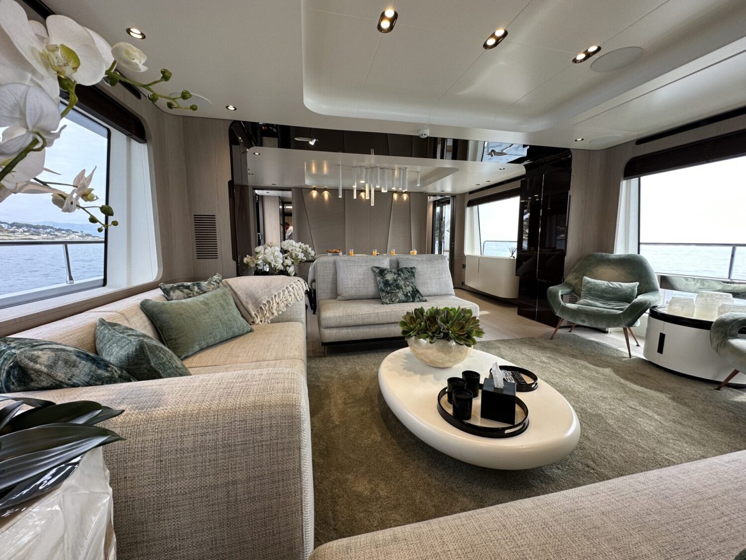 Wave - Azimut yacht charter 20