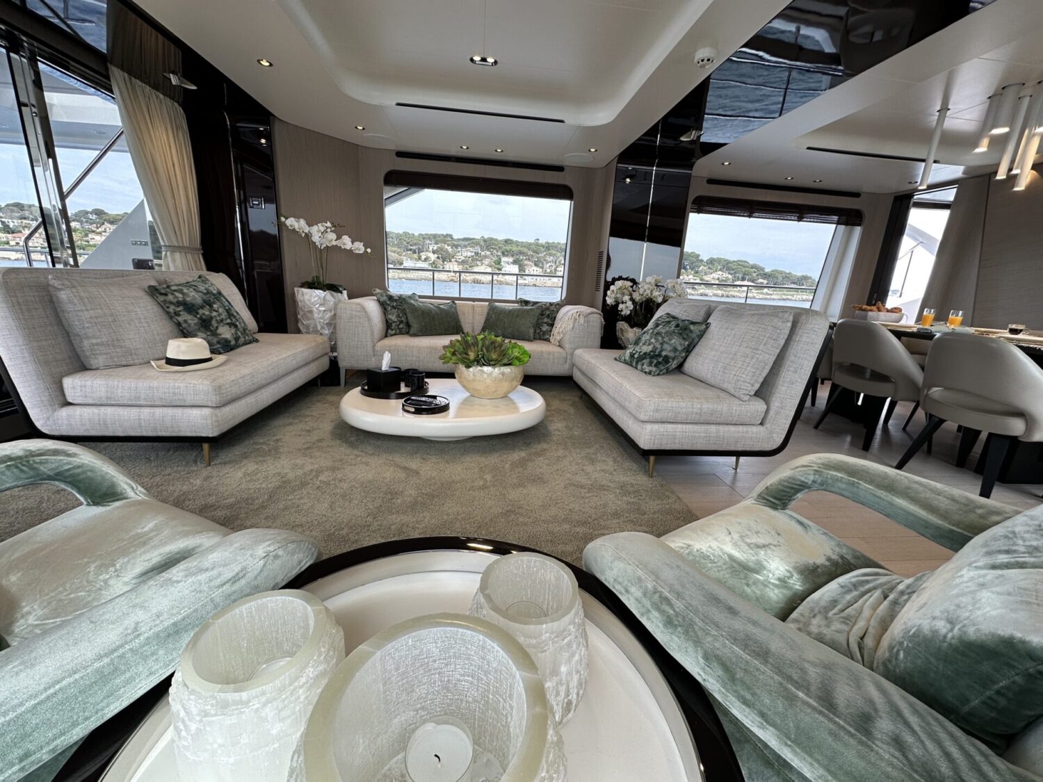 Wave - Azimut yacht charter 23