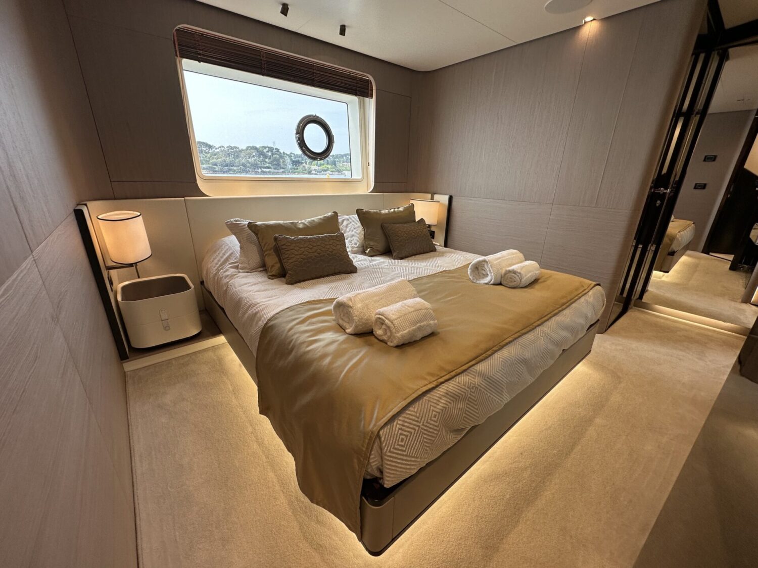 Wave - Azimut yacht charter 26