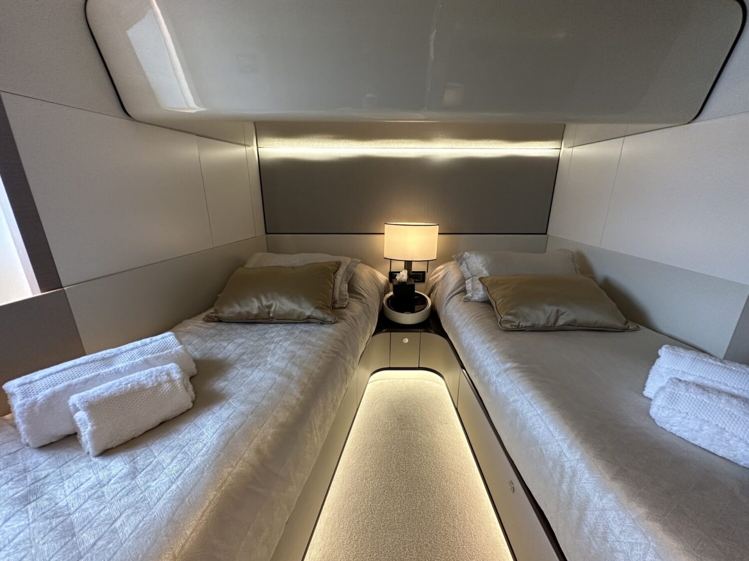 Wave - Azimut yacht charter 30