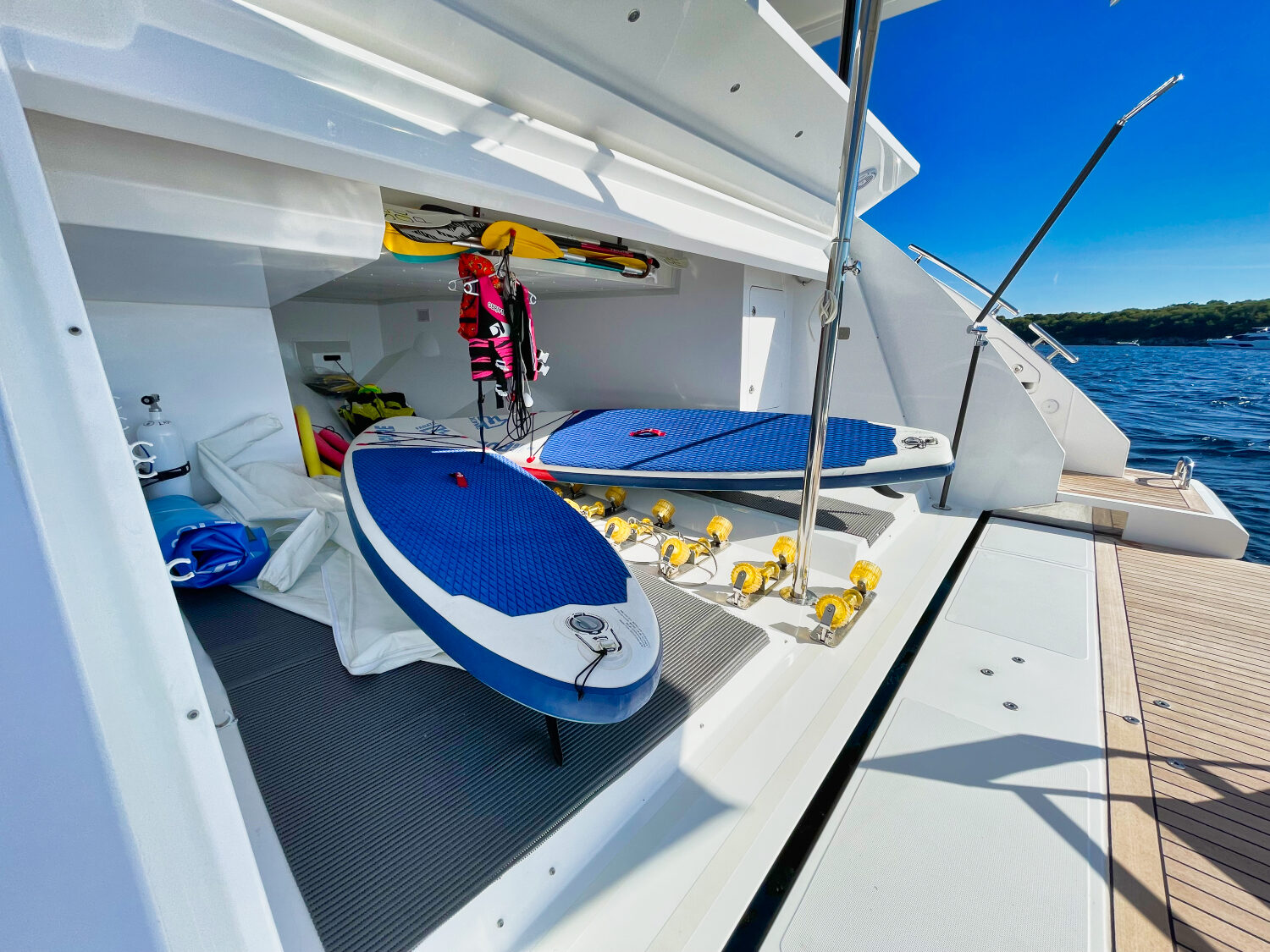 Wave - Azimut yacht charter 46