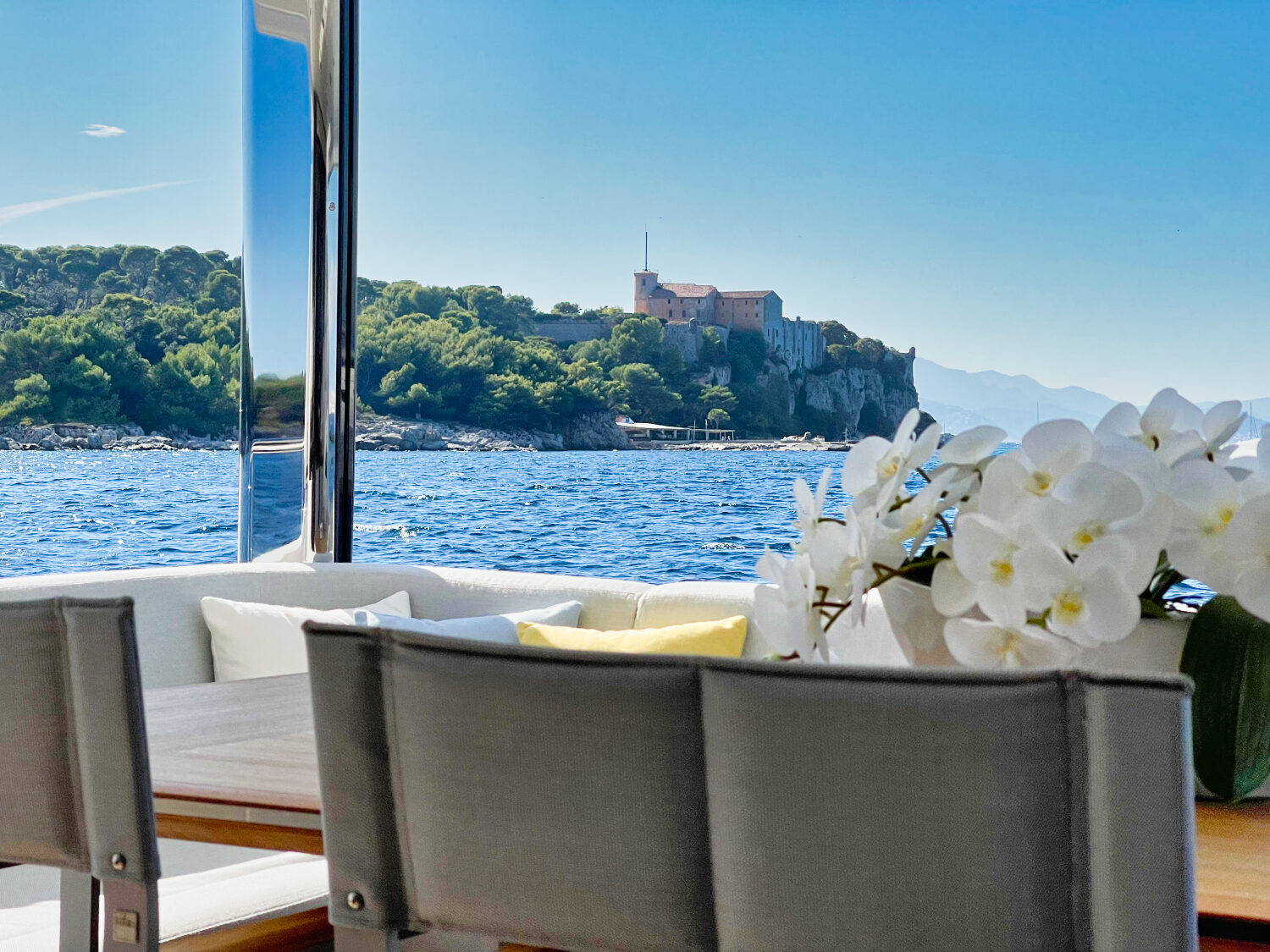 Wave - Azimut yacht charter 48