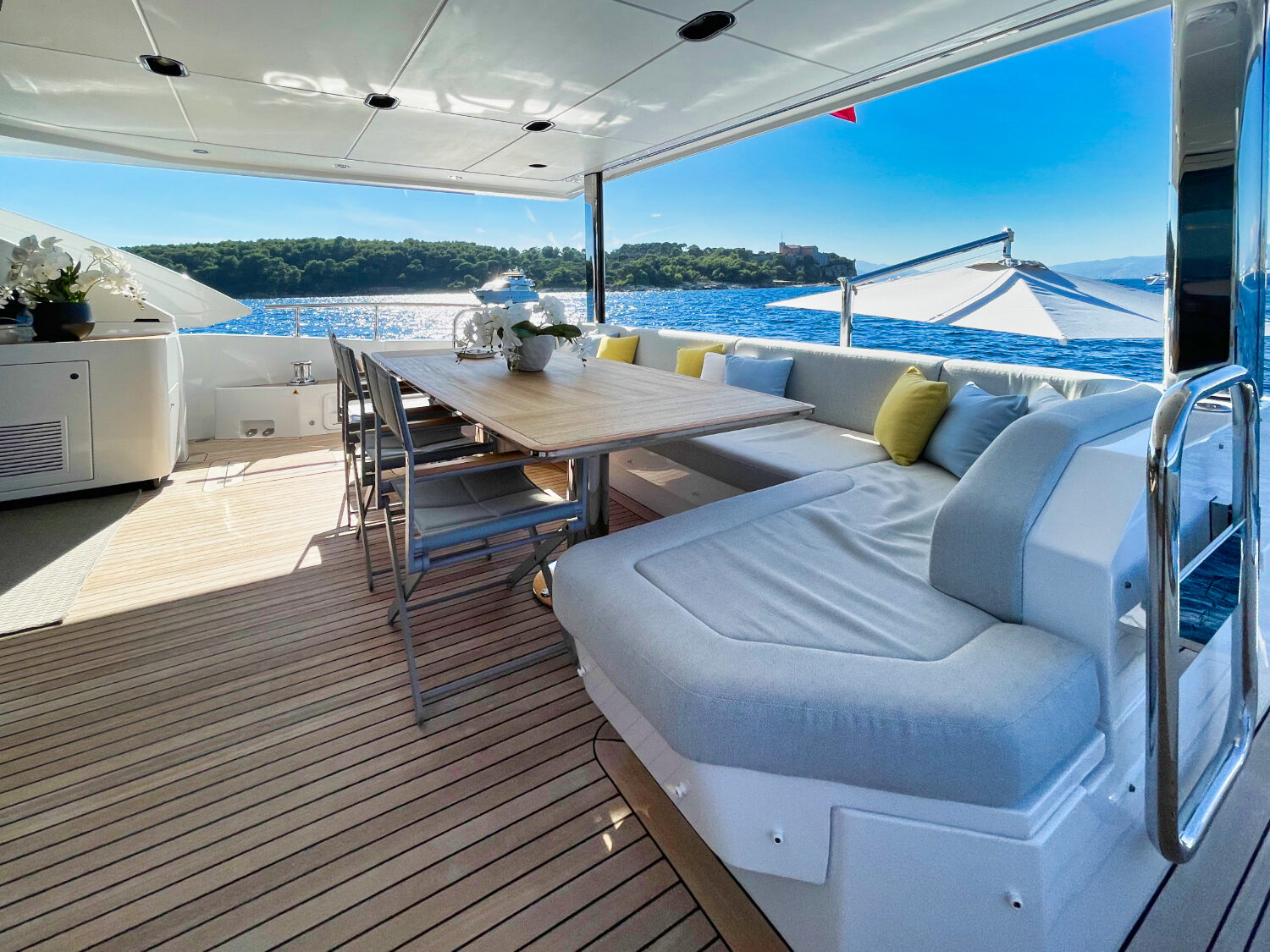Wave - Azimut yacht charter 49