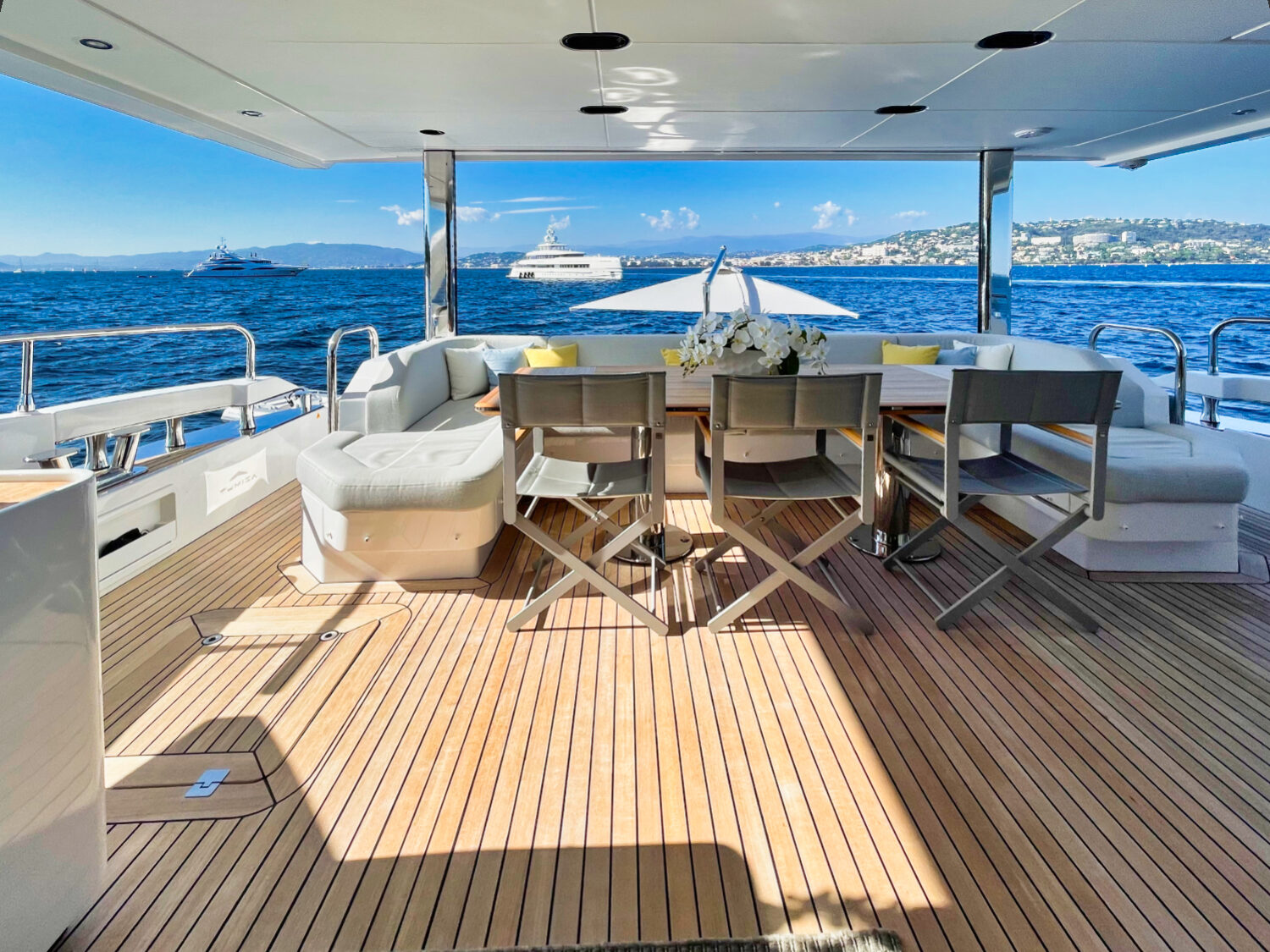 Wave - Azimut yacht charter 51