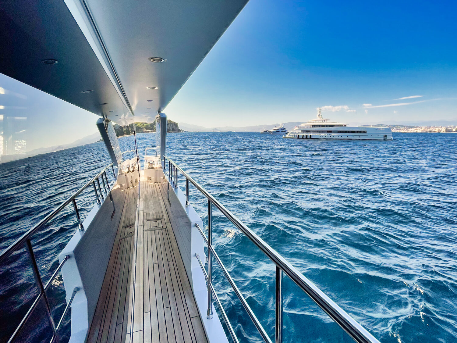 Wave - Azimut yacht charter 52