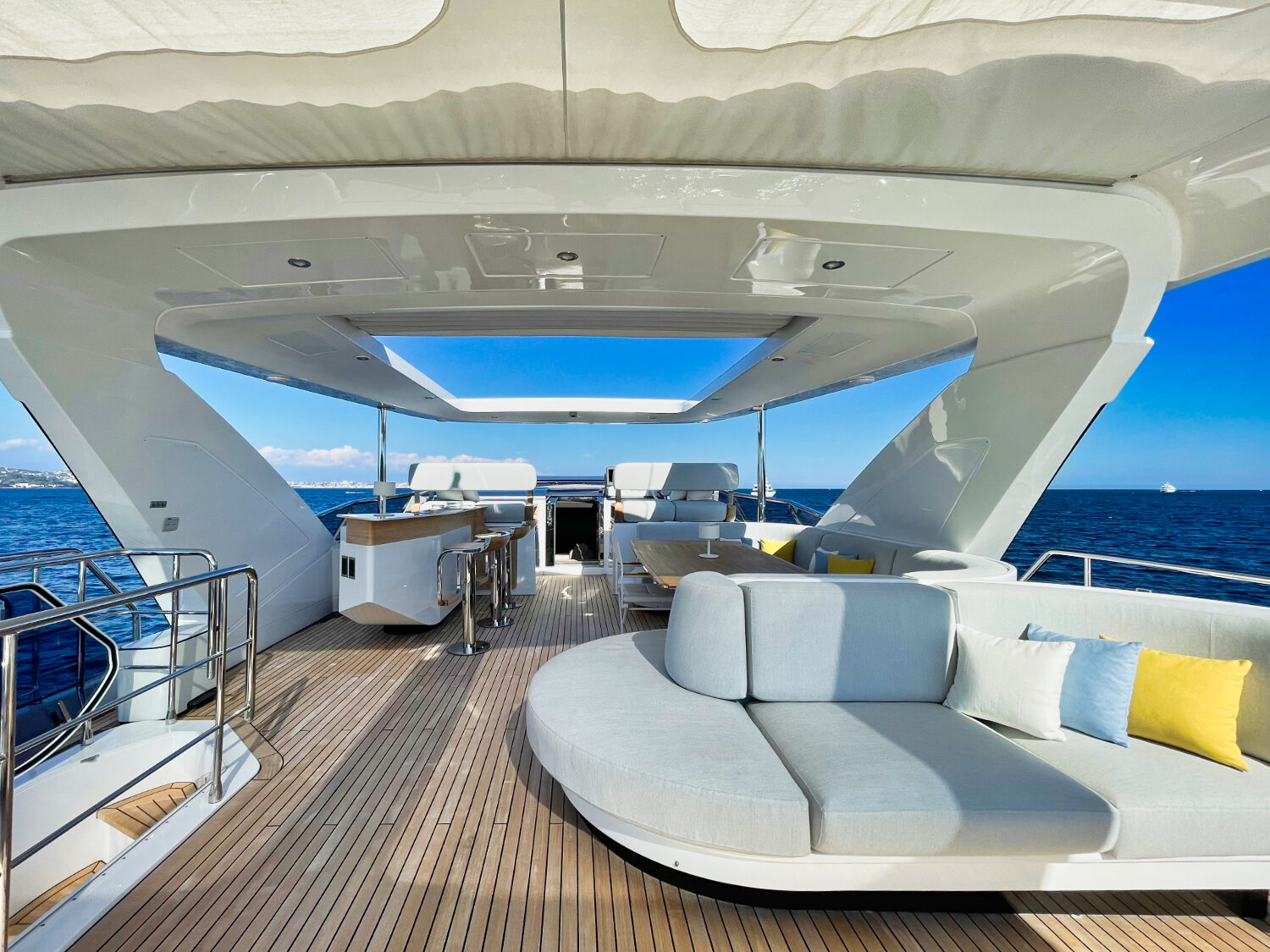 Wave - Azimut yacht charter 53