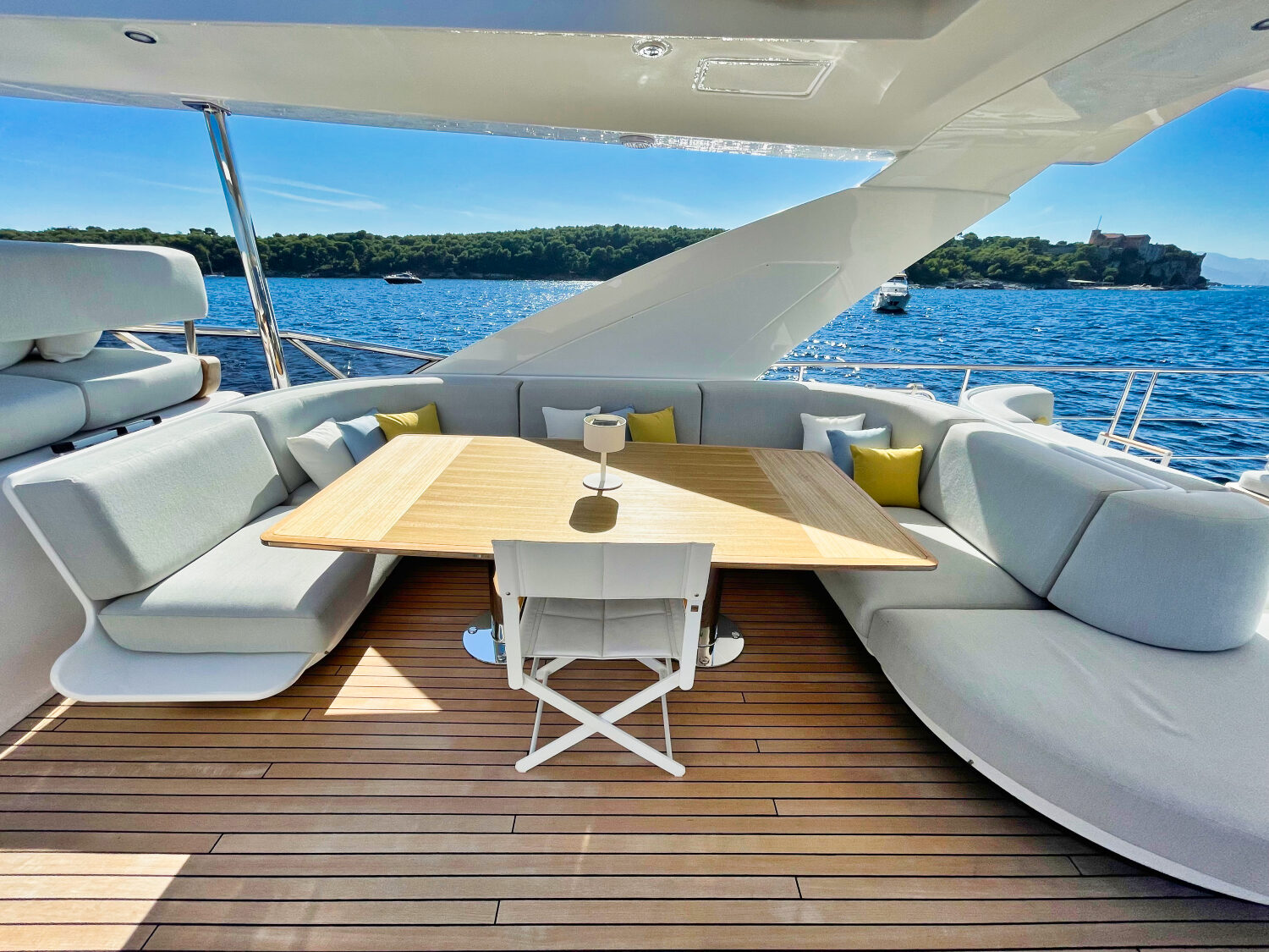 Wave - Azimut yacht charter 56