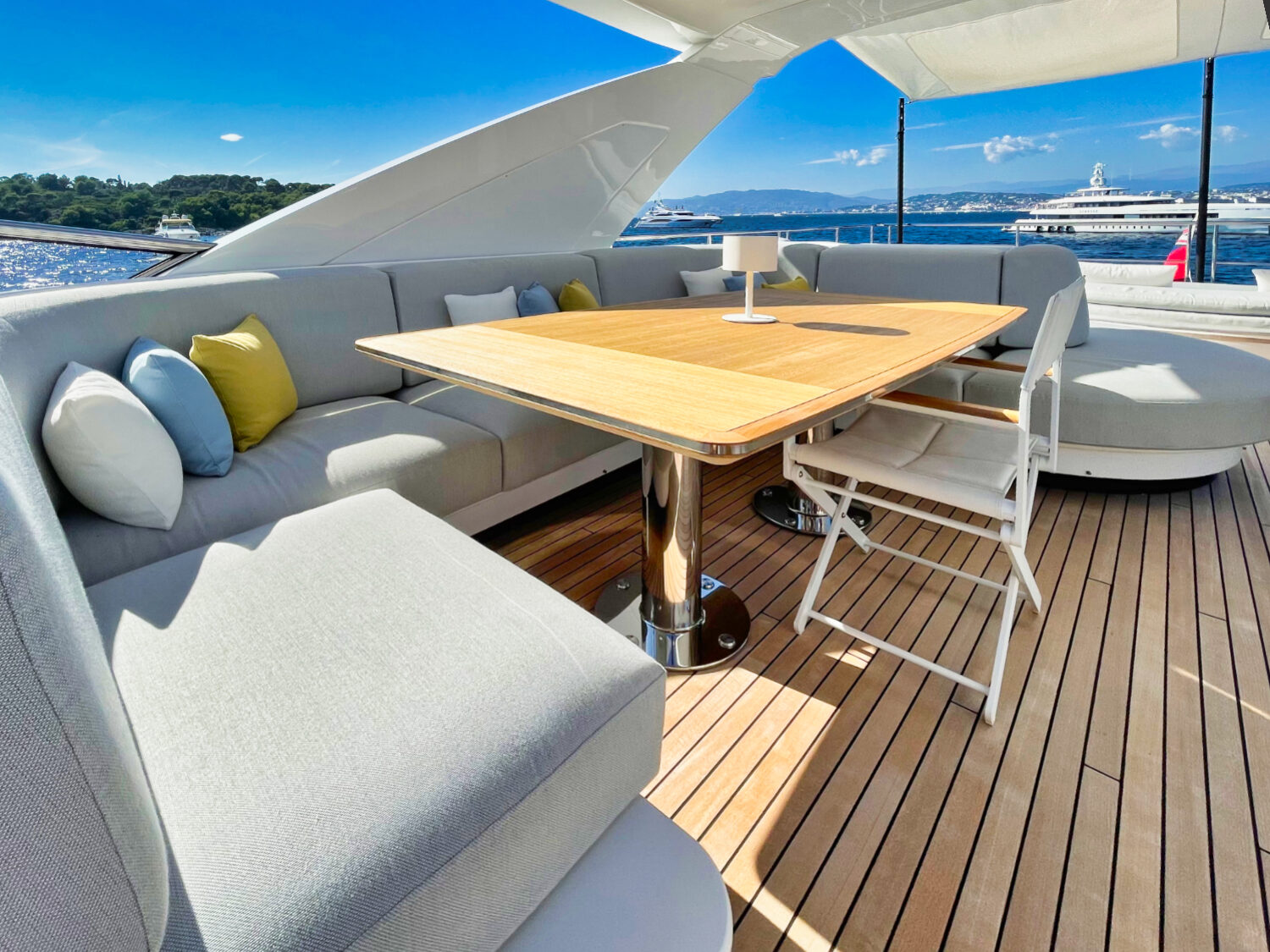 Wave - Azimut yacht charter 57