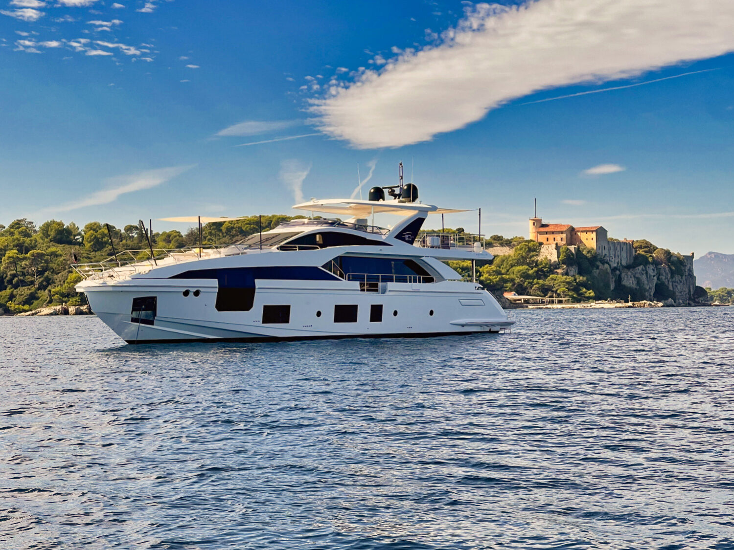 Wave - Azimut yacht charter 59