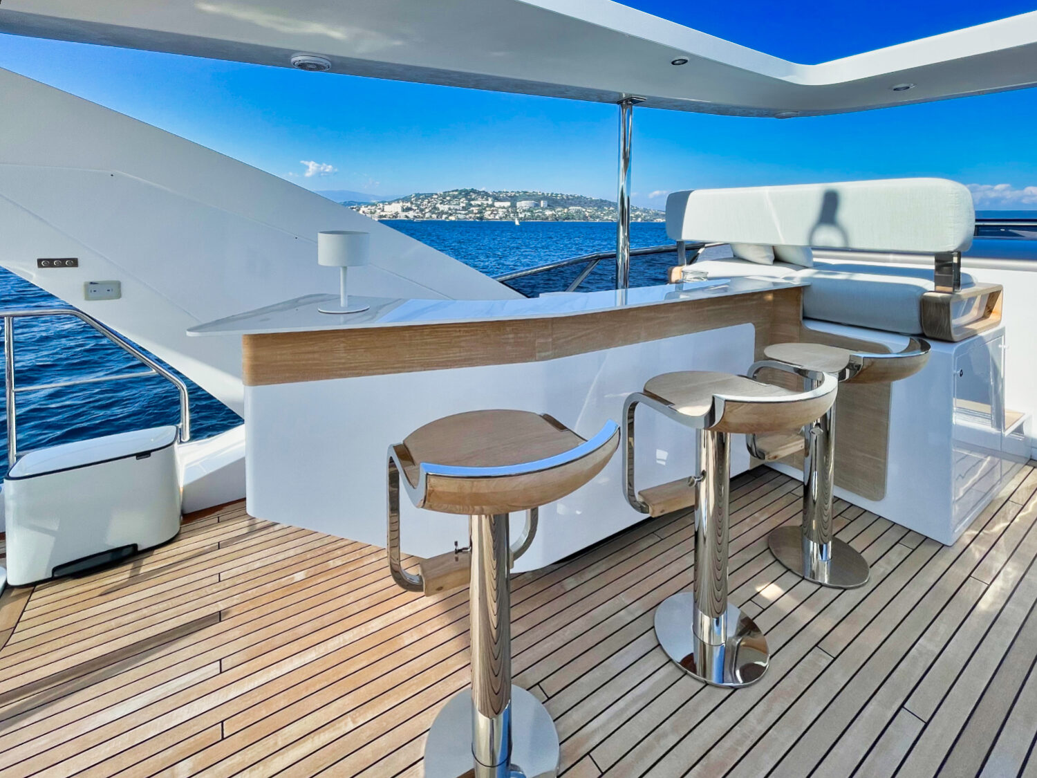 Wave - Azimut yacht charter 62