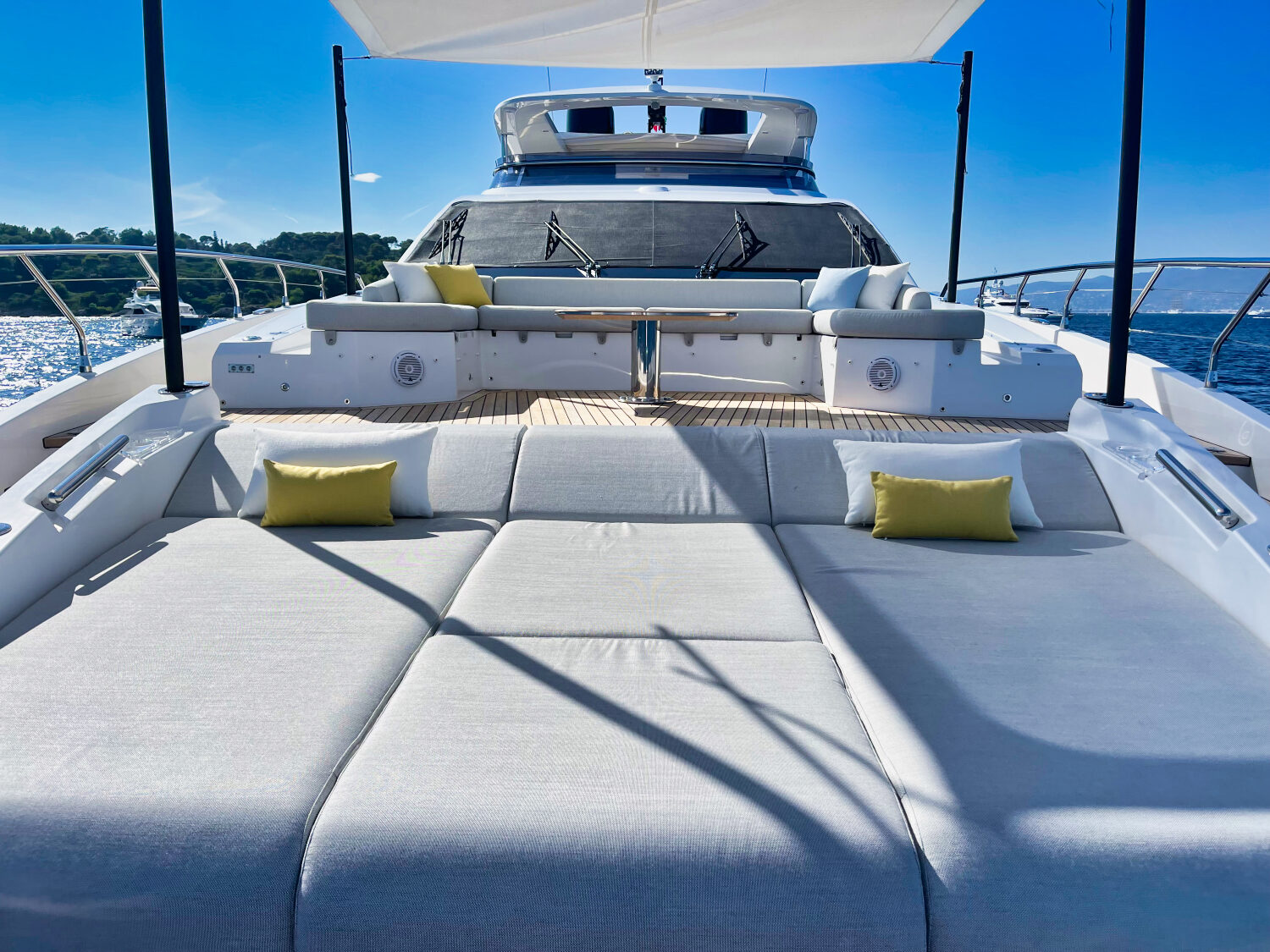 Wave - Azimut yacht charter 64