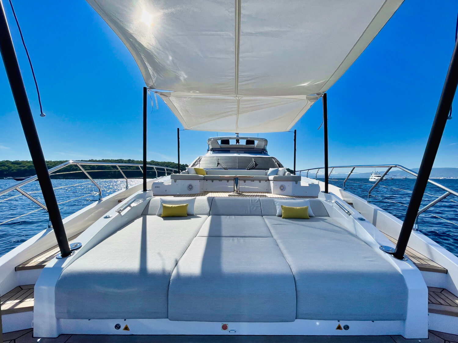 Wave - Azimut yacht charter 65