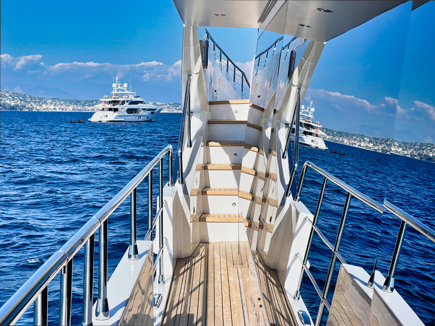 Wave - Azimut yacht charter 66