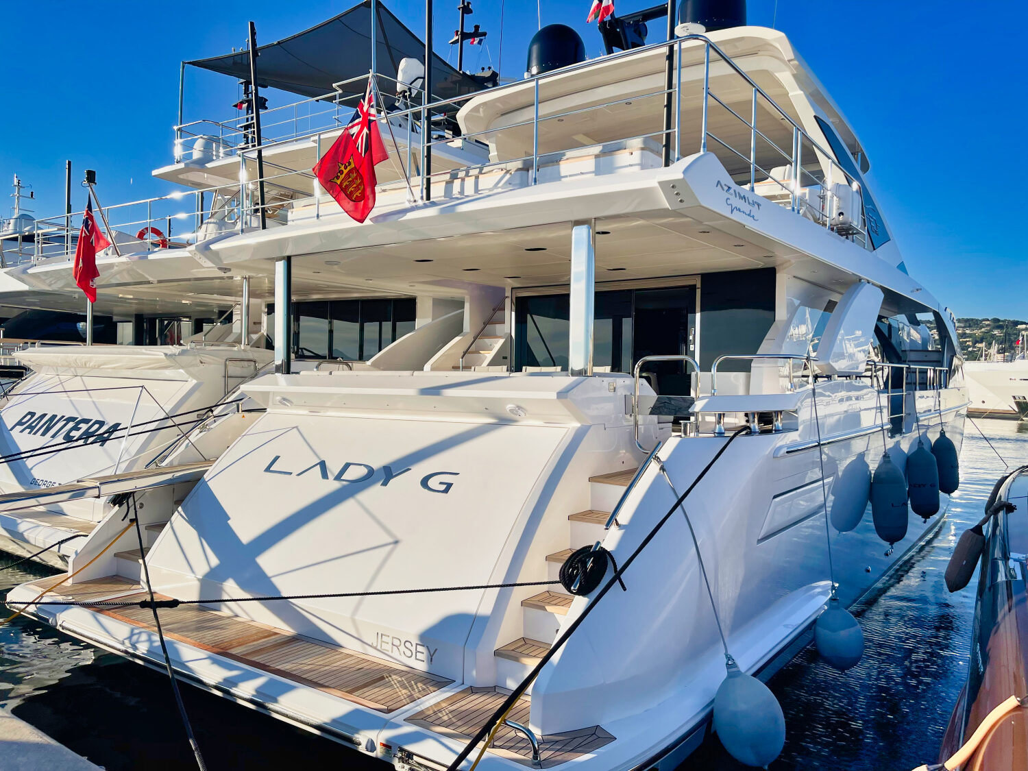 Wave - Azimut yacht charter 67