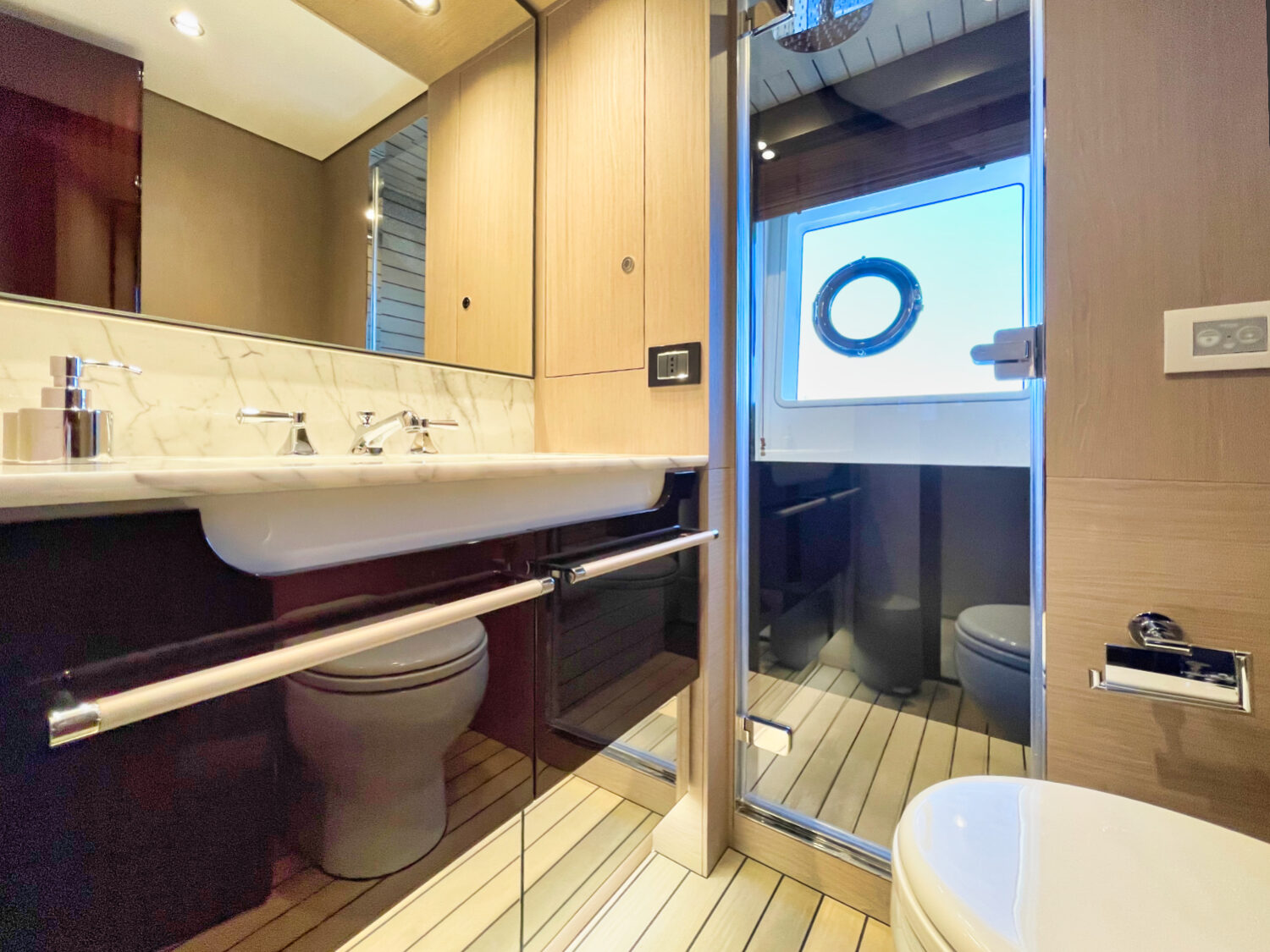 Wave - Azimut yacht charter 76