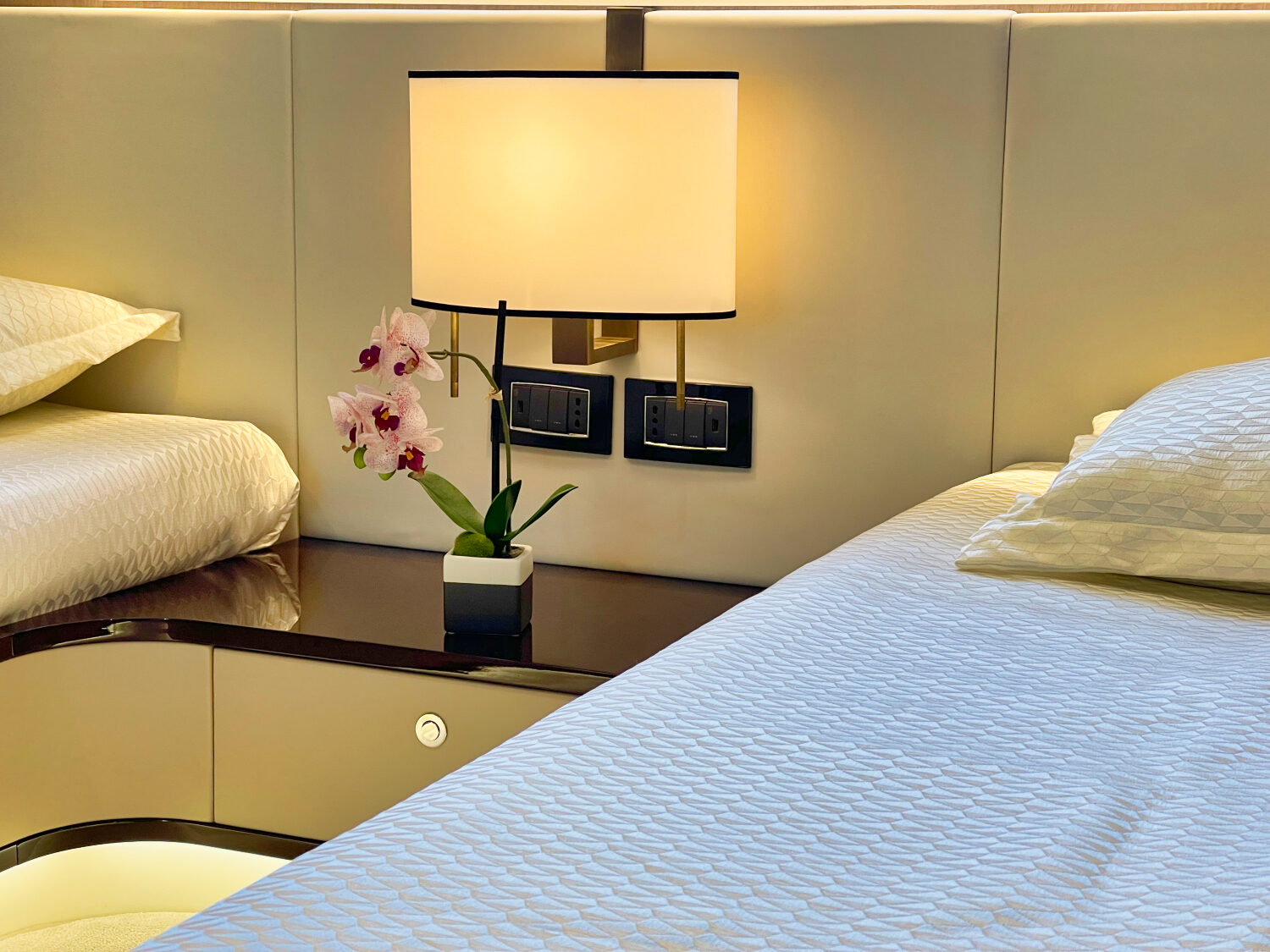 Wave - Azimut yacht charter 77