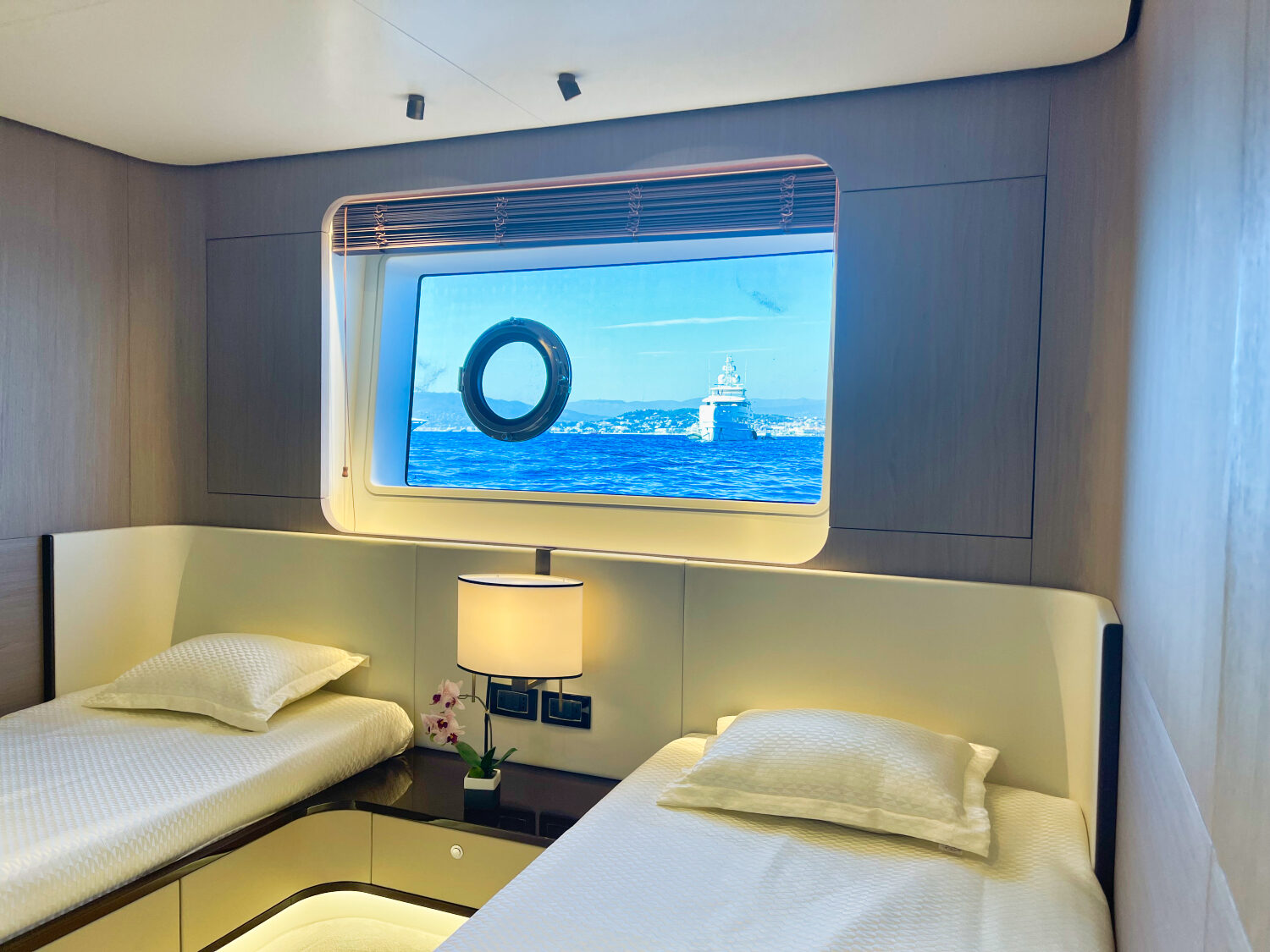 Wave - Azimut yacht charter 78