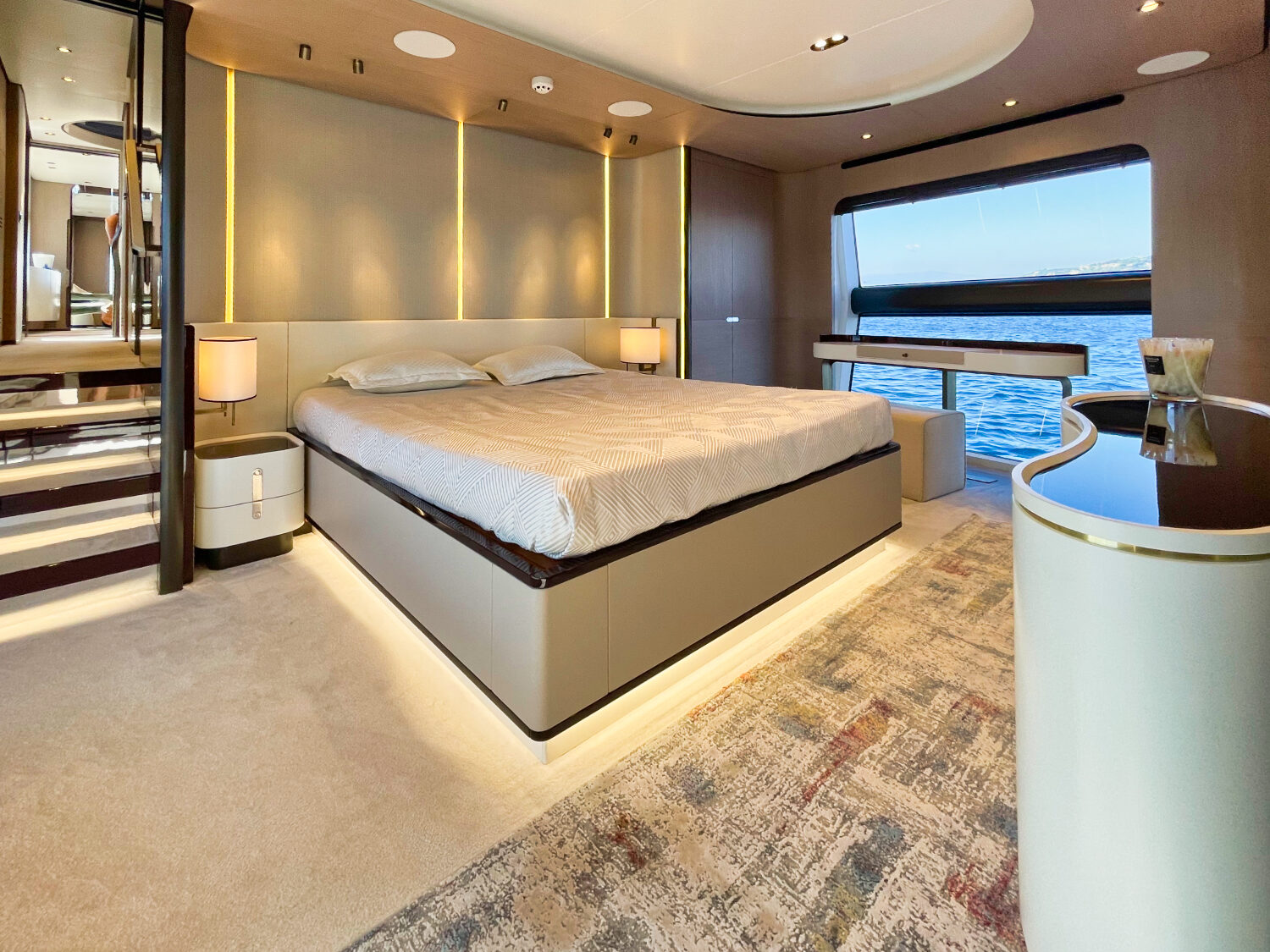 Wave - Azimut yacht charter 84