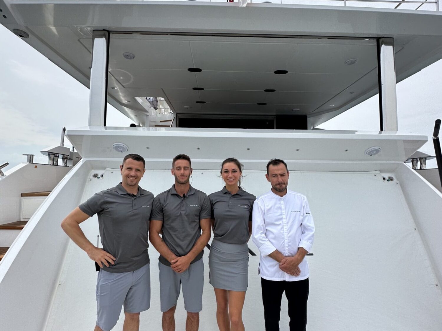 Wave - Azimut yacht charter 9