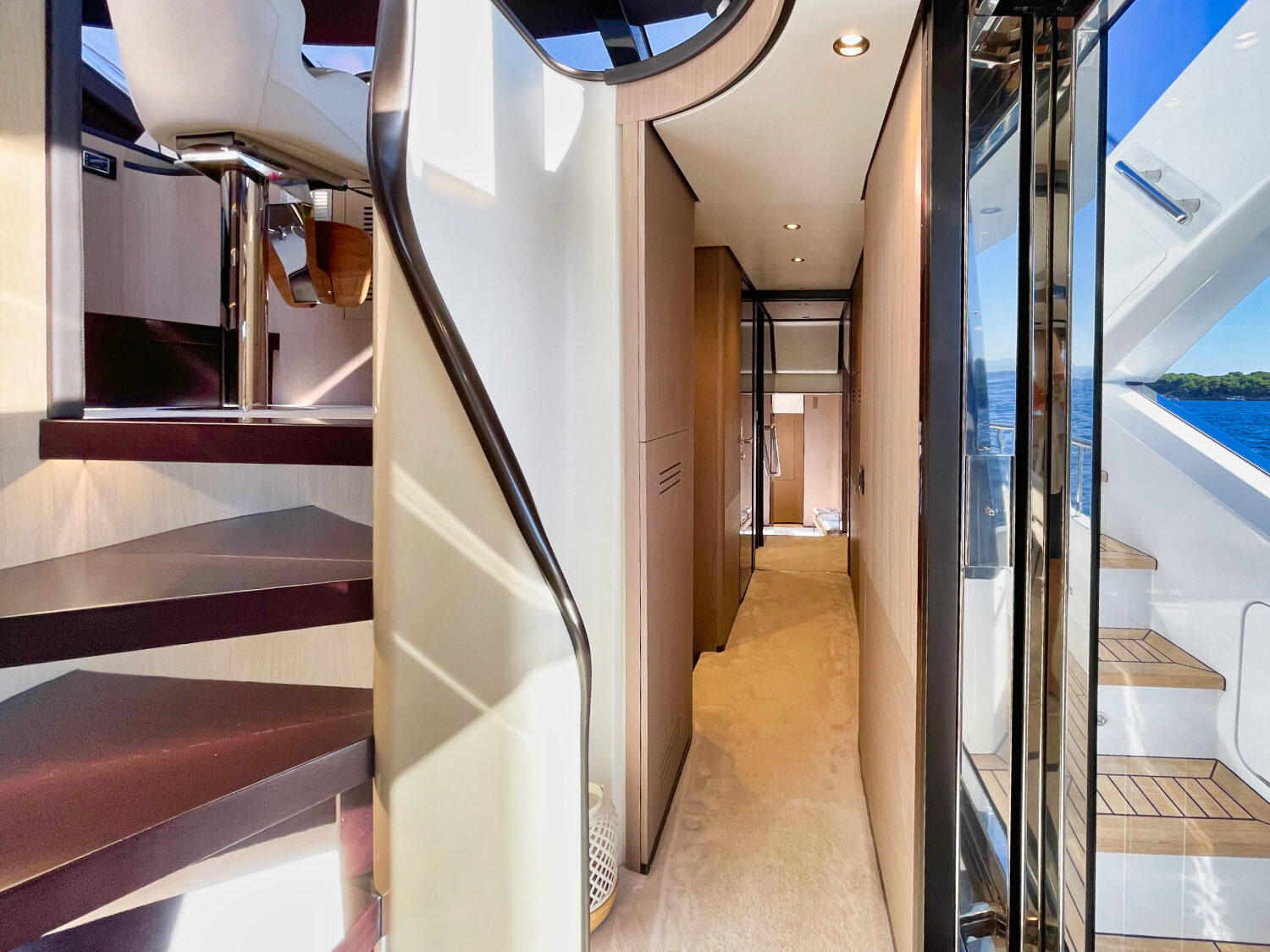 Wave - Azimut yacht charter 90