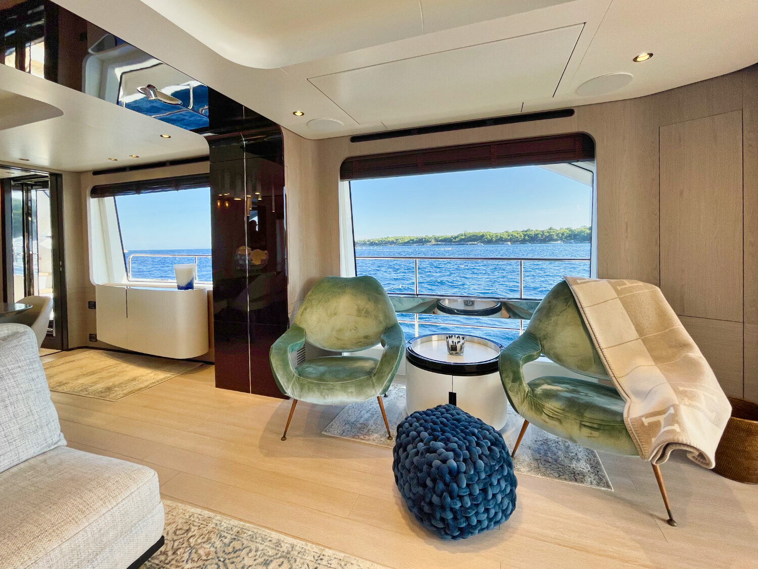 Wave - Azimut yacht charter 91