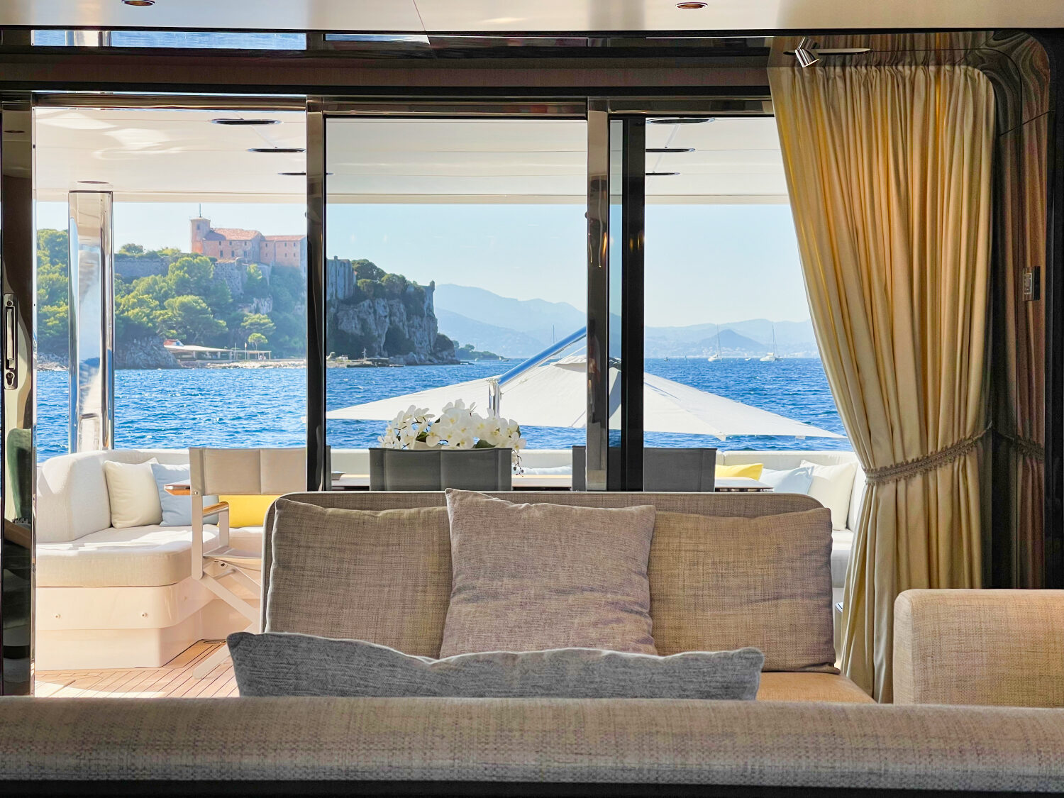 Wave - Azimut yacht charter 92