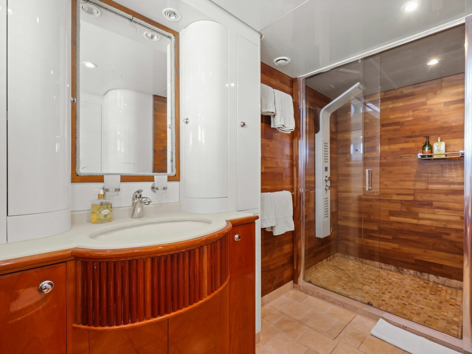 Yacht-charter- ACCAMA DELTA-05