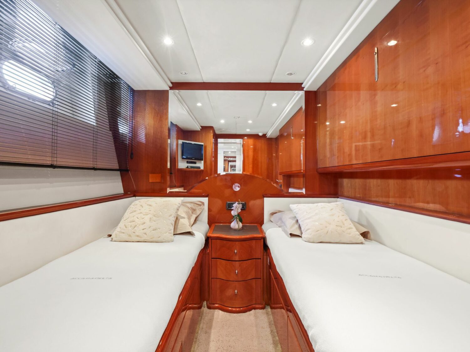 Yacht-charter- ACCAMA DELTA-06