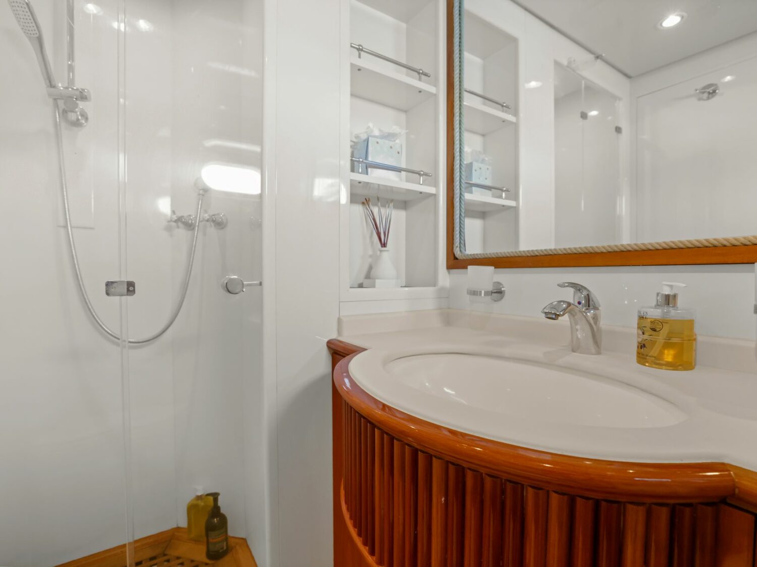 Yacht-charter- ACCAMA DELTA-07