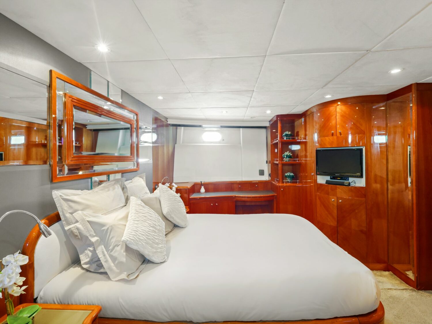 Yacht-charter- ACCAMA DELTA-10
