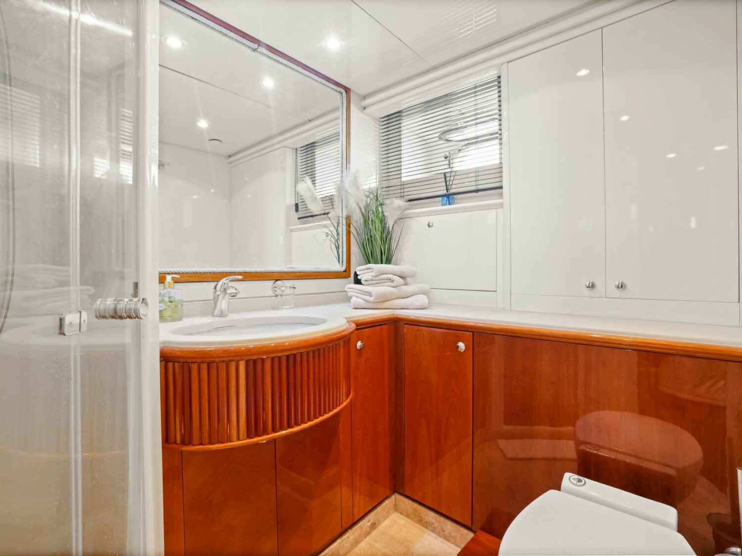 Yacht-charter- ACCAMA DELTA-11