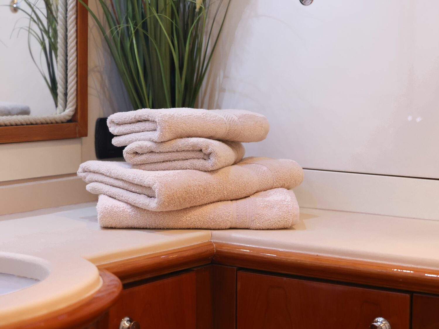 Yacht-charter- ACCAMA DELTA-12