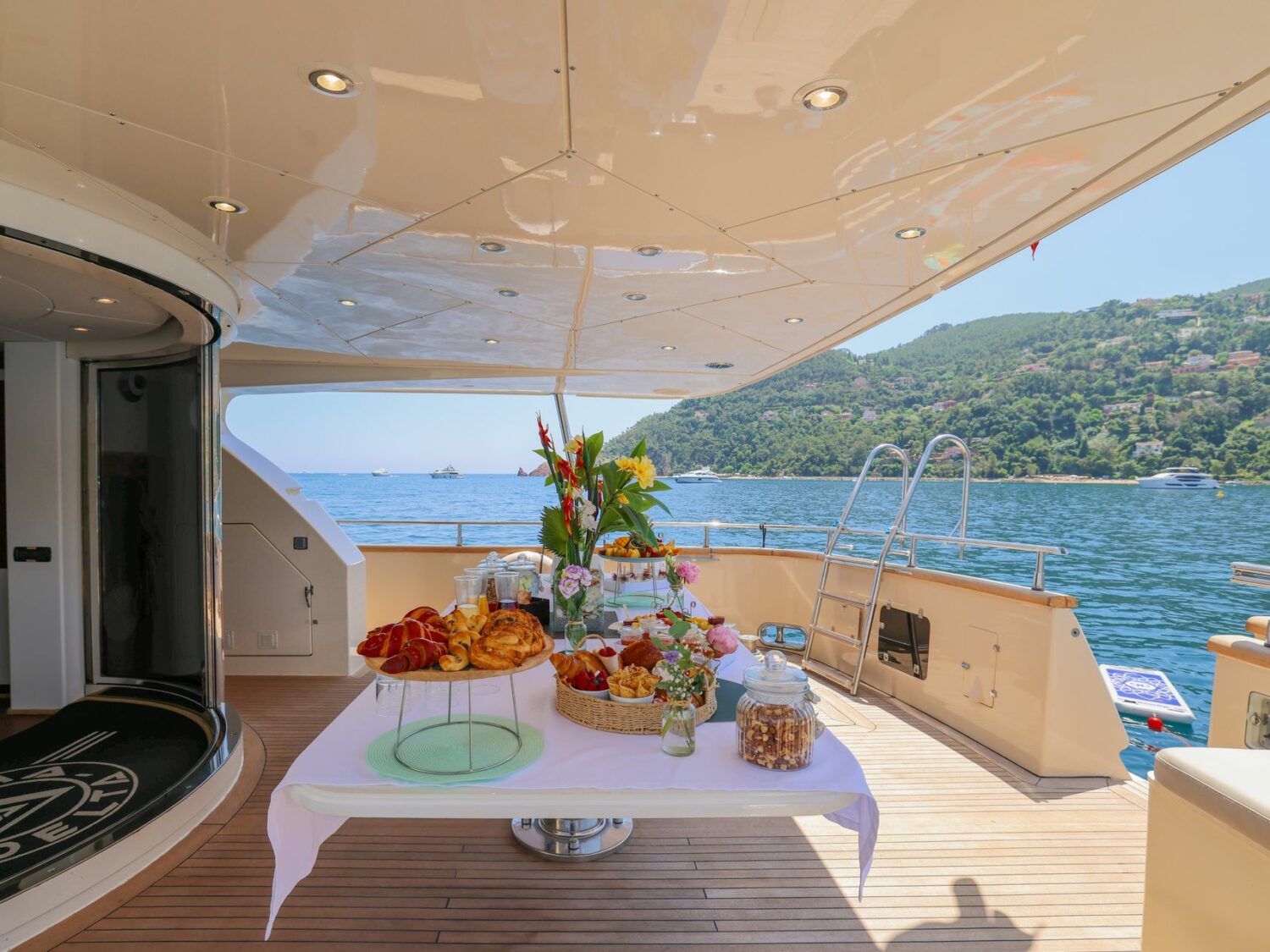 Yacht-charter- ACCAMA DELTA-25