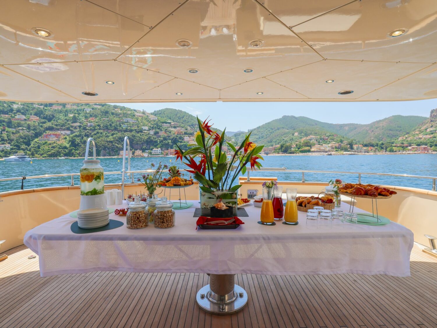 Yacht-charter- ACCAMA DELTA-27