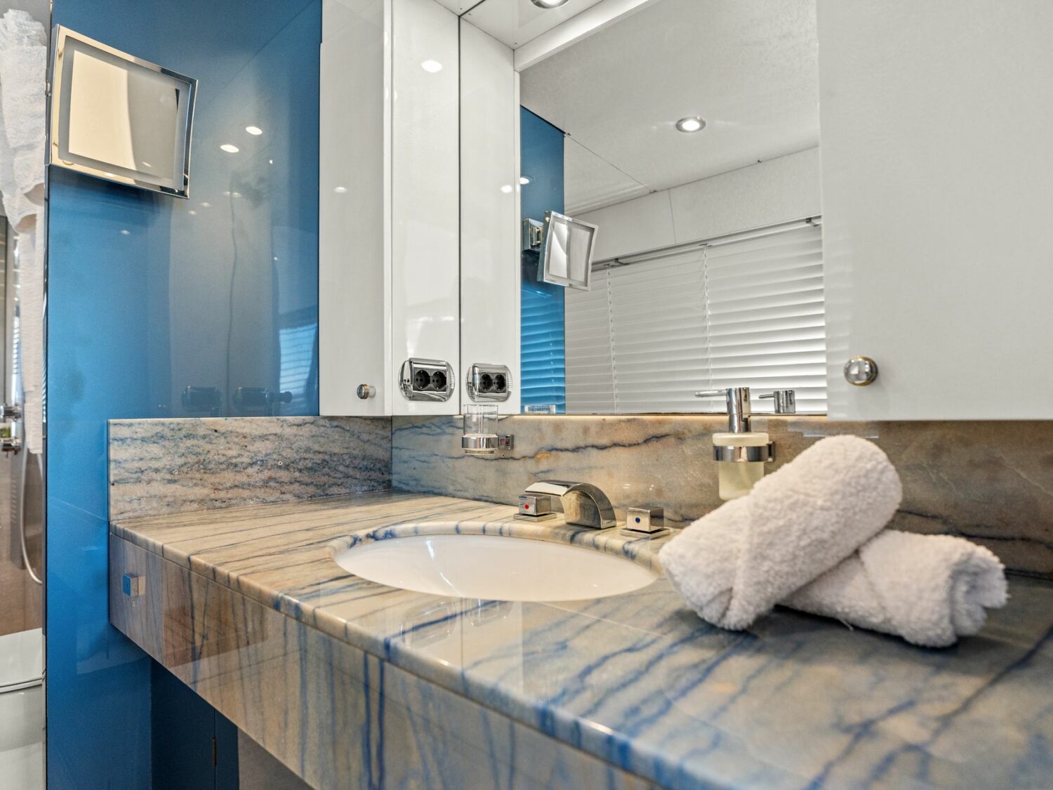 Yacht-charter-ANTISAN_44