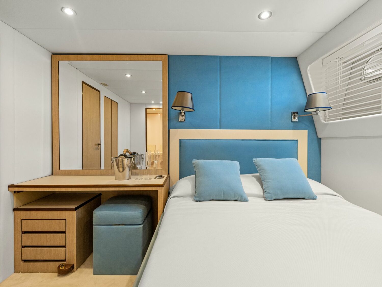 Yacht-charter-ANTISAN_50