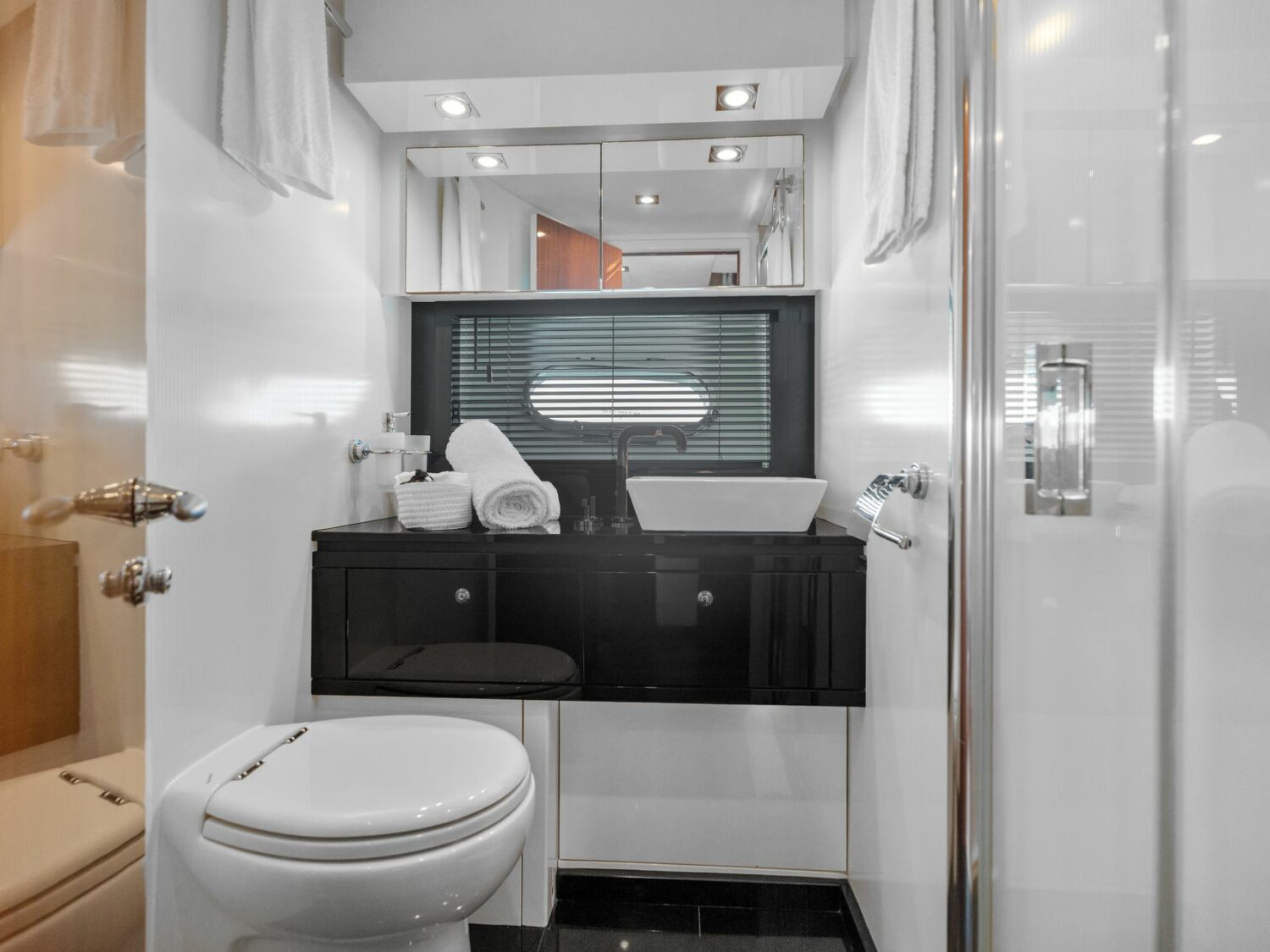 Yacht-charter-PALUMBA-SUNSEEKER-PREDATOR-84_102