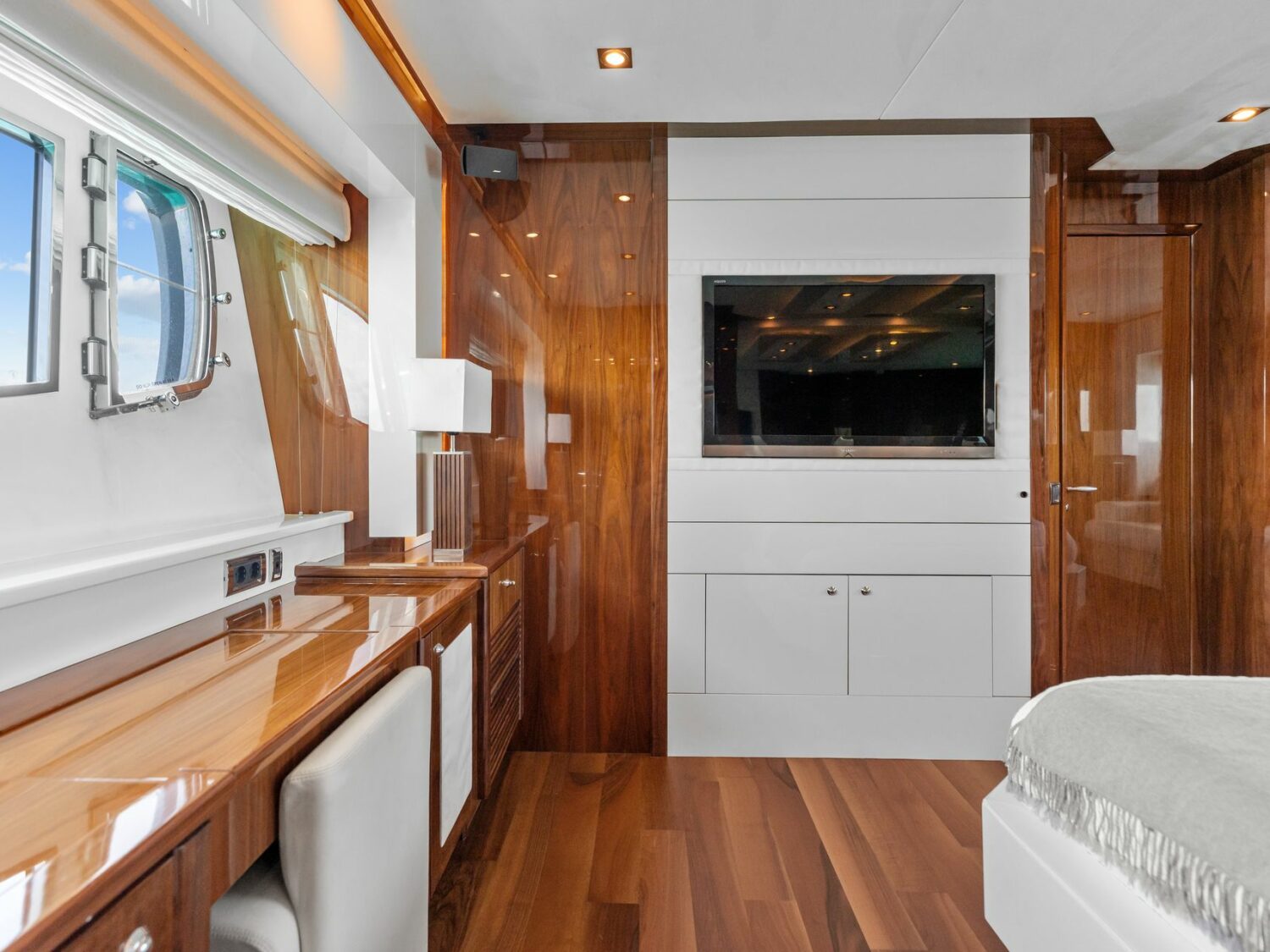 Yacht-charter-PALUMBA-SUNSEEKER-PREDATOR-84_105