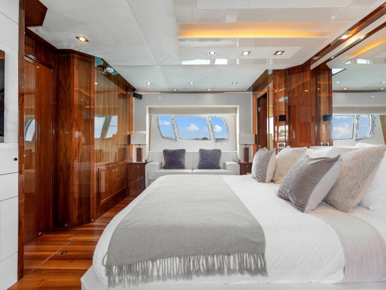 Yacht-charter-PALUMBA-SUNSEEKER-PREDATOR-84_109