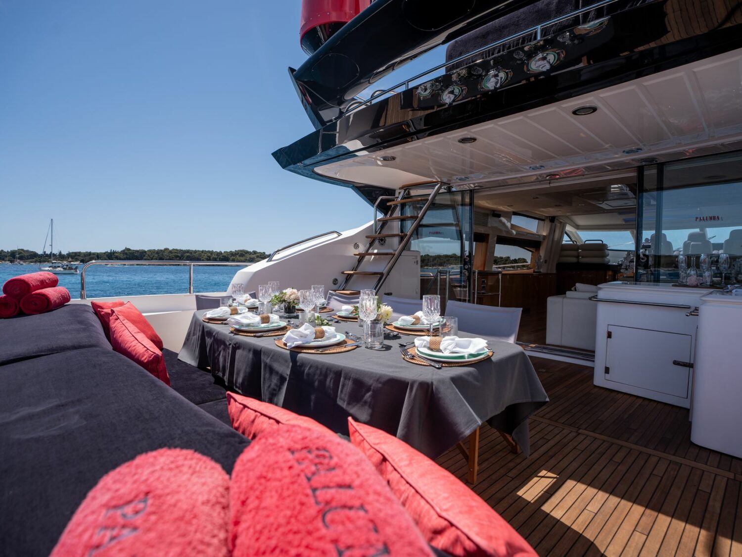 Yacht-charter-PALUMBA-SUNSEEKER-PREDATOR-84_54