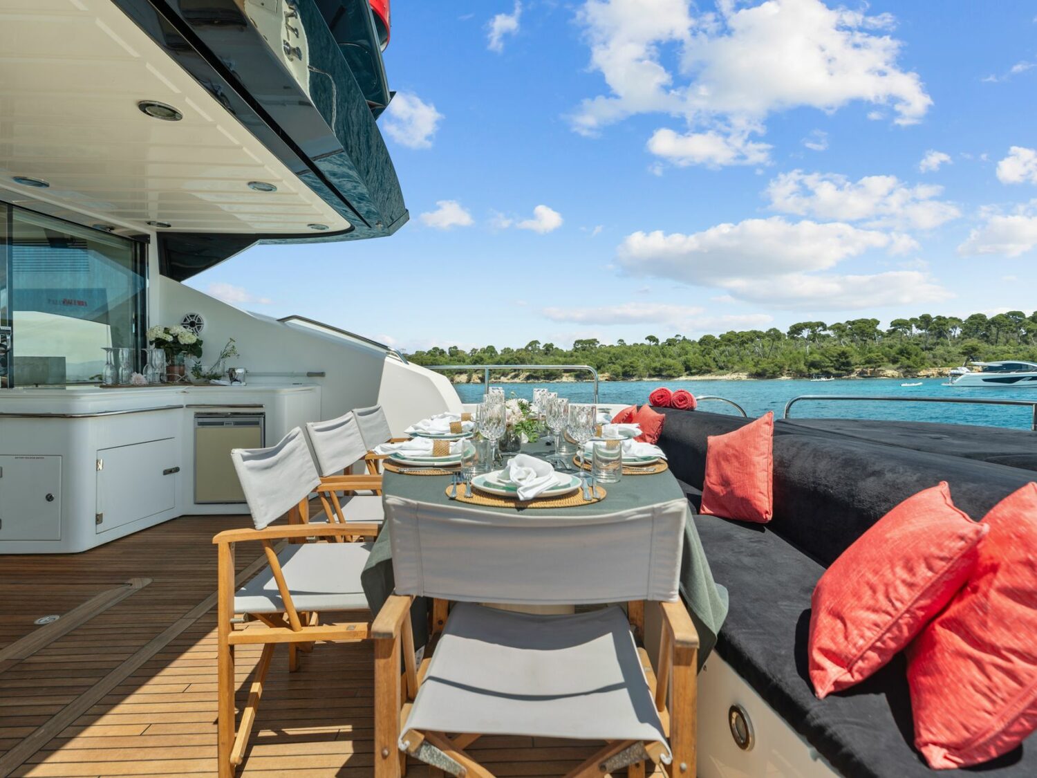 Yacht-charter-PALUMBA-SUNSEEKER-PREDATOR-84_58